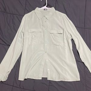 XL , but fits like a medium/large.